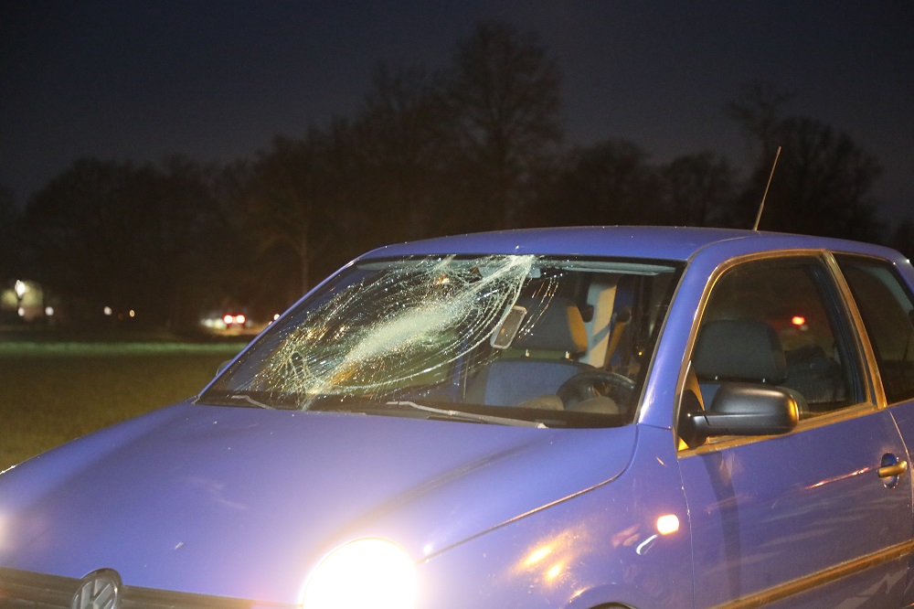 Meisje op fiets geschept door auto, gewond naar ziekenhuis