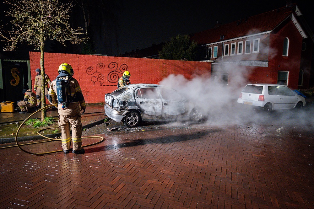 Politie onderzoekt autobrand in Arnhem