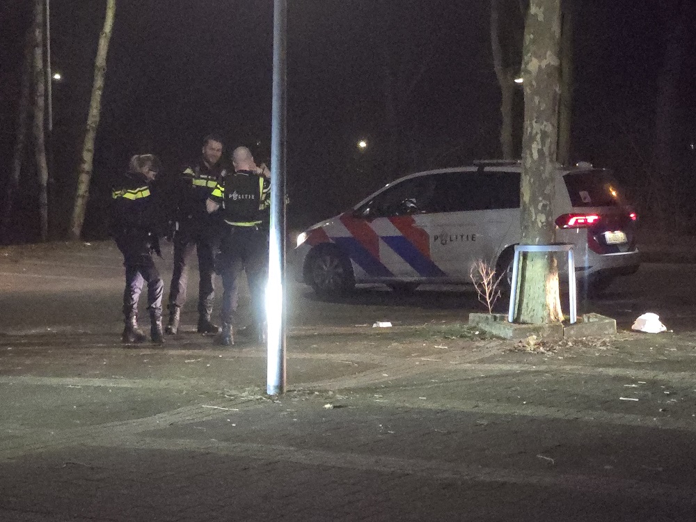 Politie onderzoekt parkeerplaats na melding van schietpartij