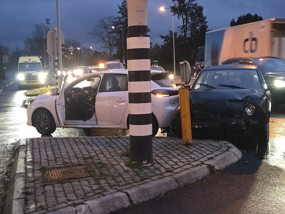 Veel blikschade na ongeval op kruispunt