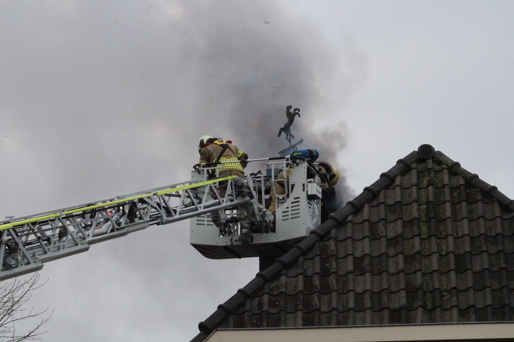 Schoorsteenbrand zorgt voor veel rookontwikkeling