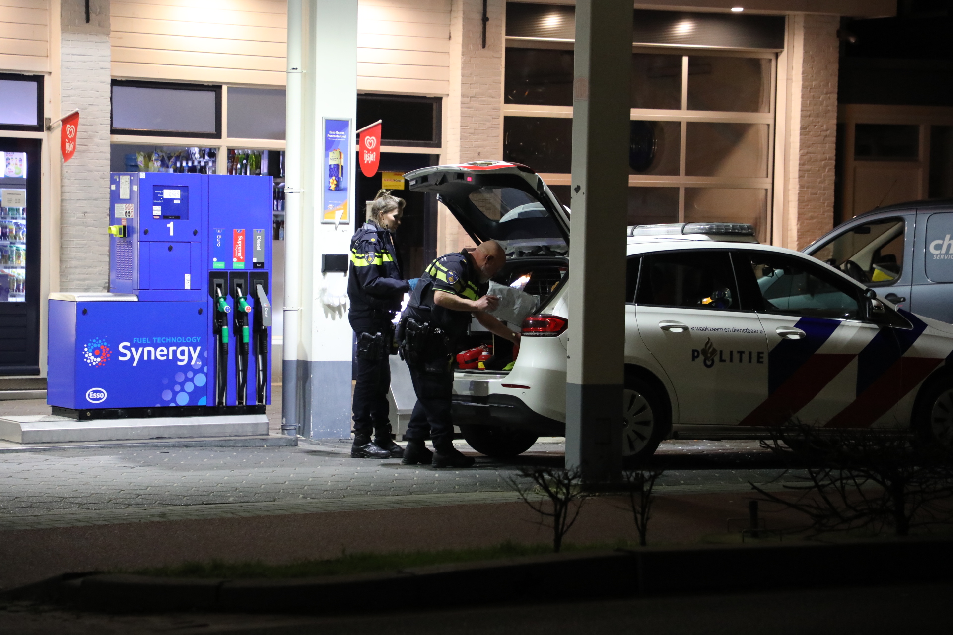 Tankstation overvallen, twee verdachten gevlucht op fatbikes