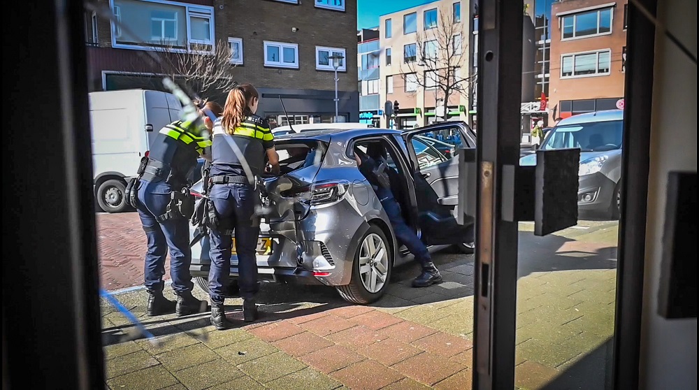 Bestuurder ramt gevel van winkelpand, rijbewijs ingenomen
