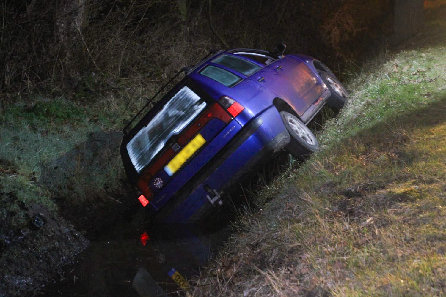 Auto zwaar beschadigd geraakt bij een uitwijkmanoeuvre Achterveld