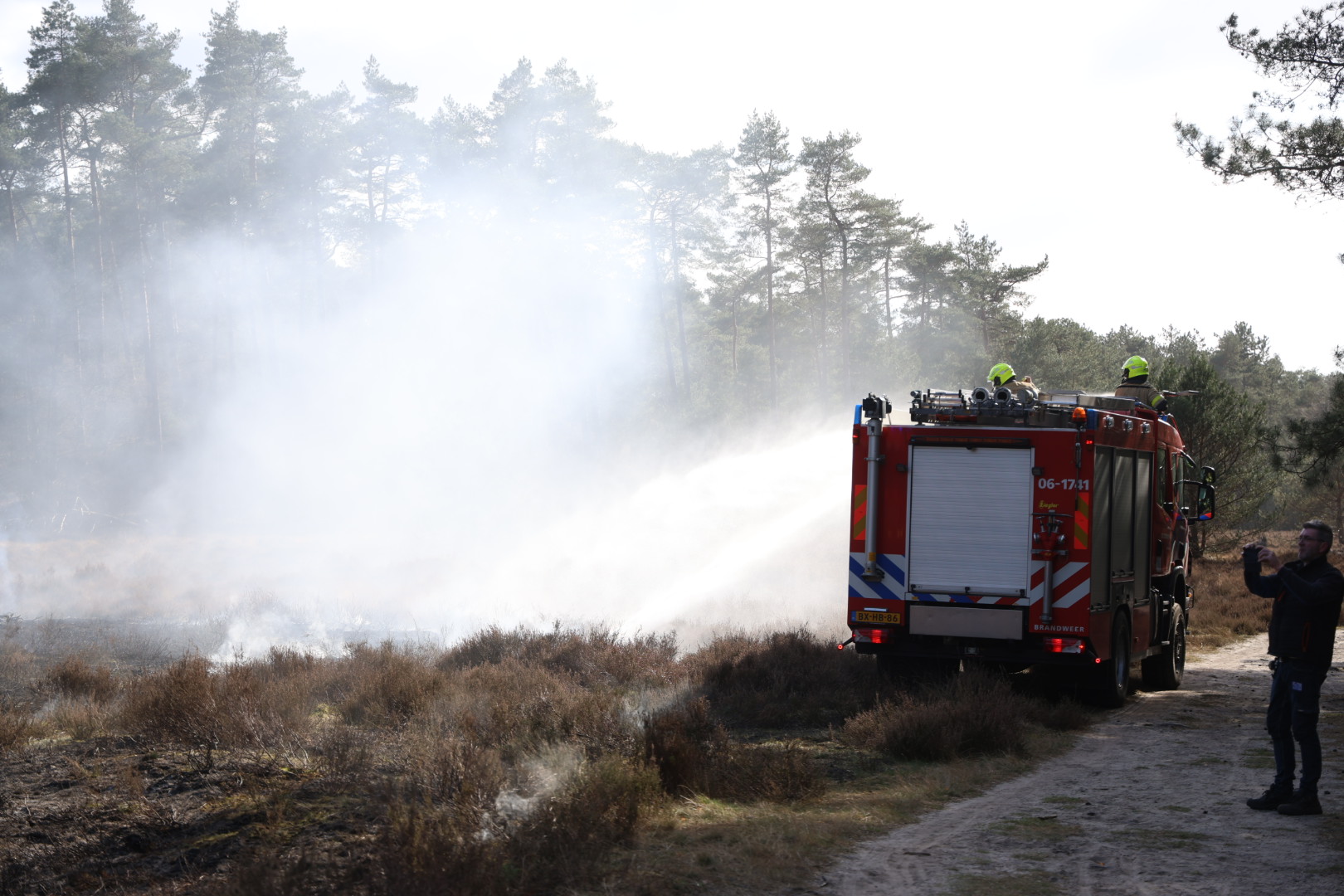 Brandweer druk met heidebranden: politie onderzoekt oorzaak