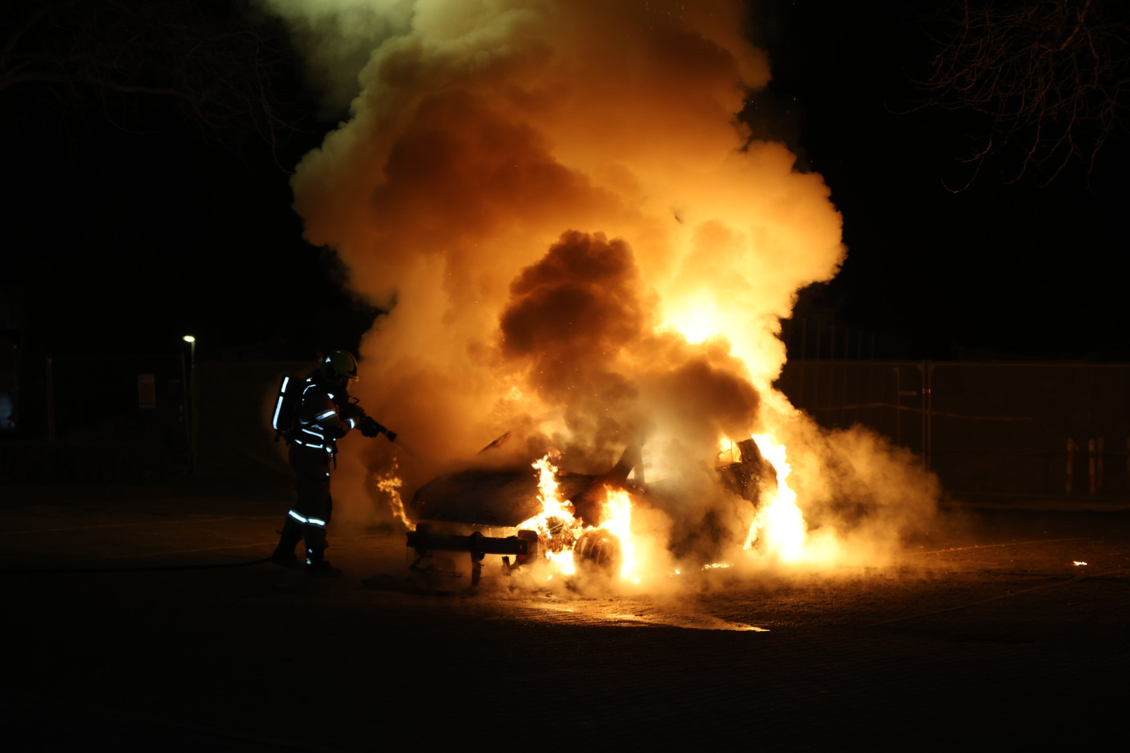 Brandstichting niet uitgesloten na weer autobrand in Arnhem