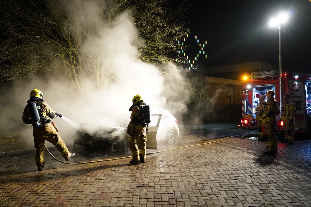 Politie onderzoekt autobrand in Arnhem