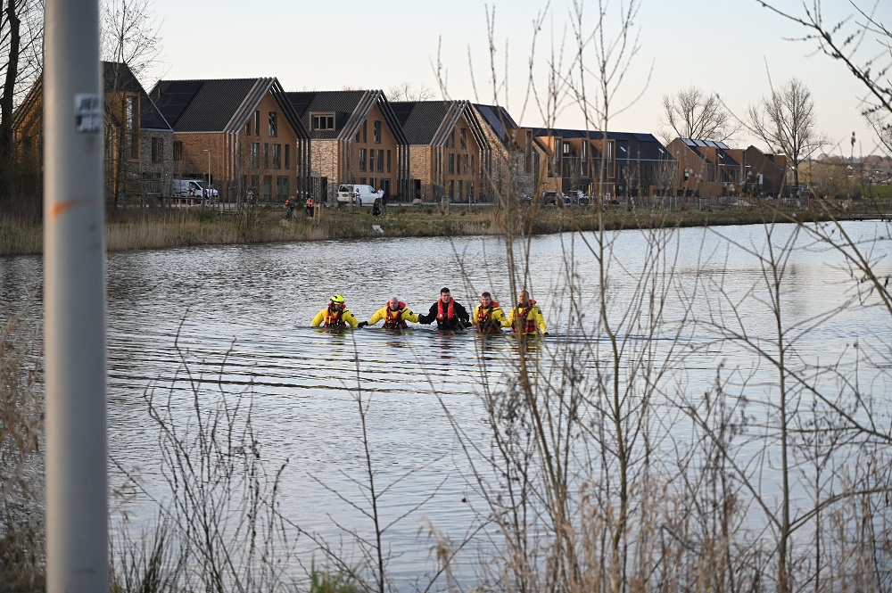Grote zoektocht in water na aantreffen rollator