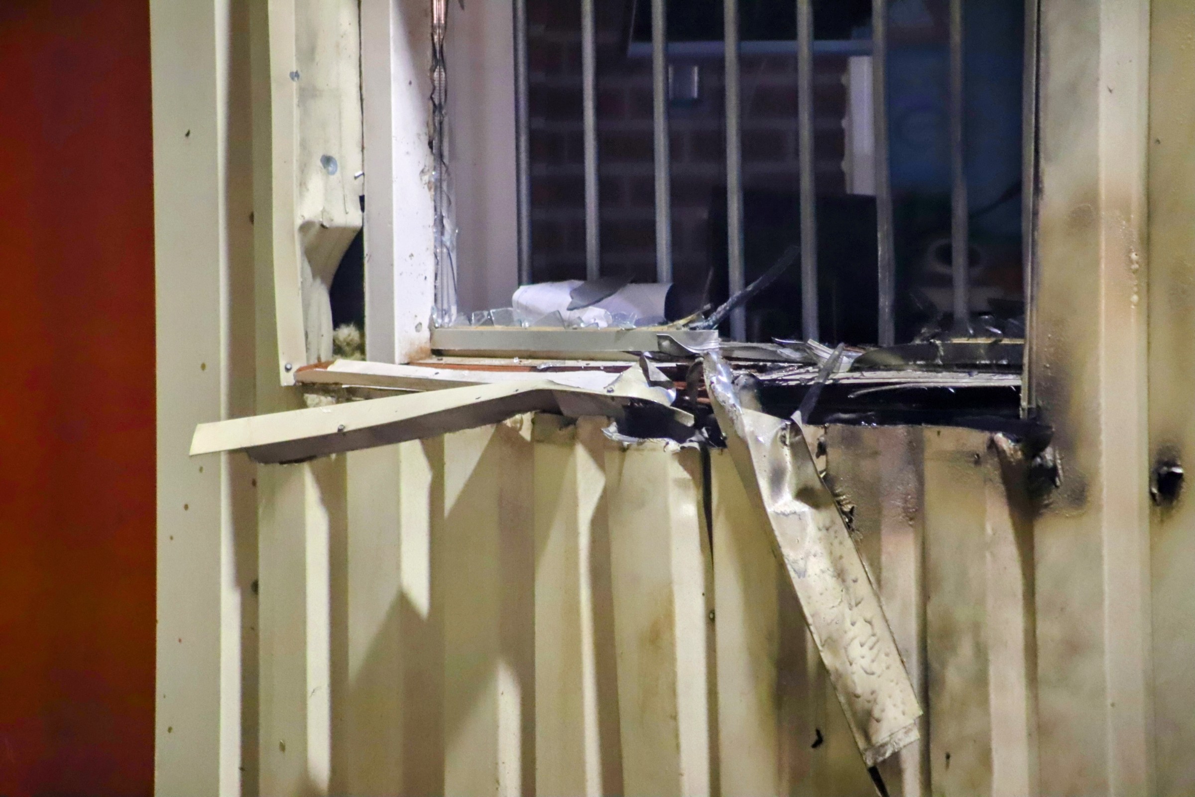 Explosief gaat af tegen gevel van bedrijf