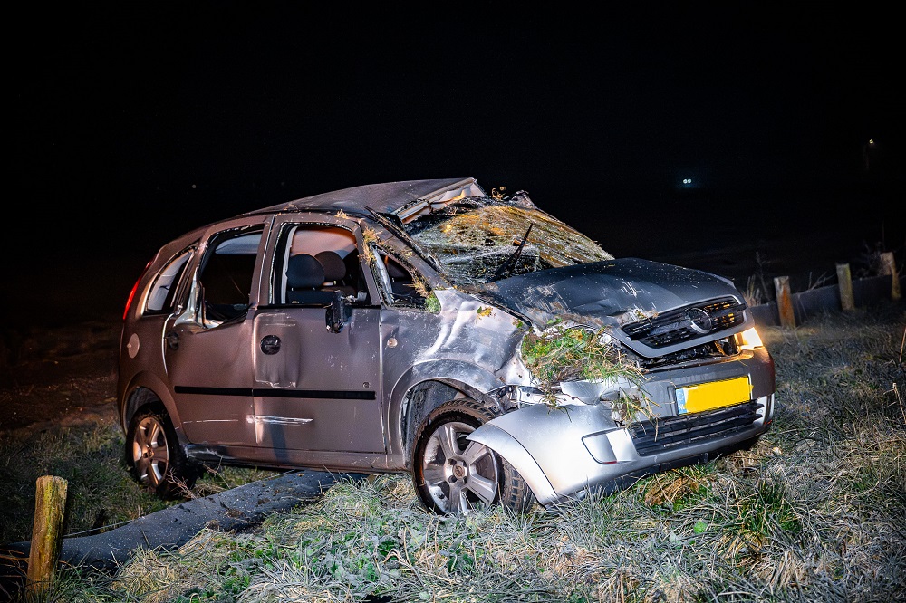 Auto zwaar beschadigd bij eenzijdig ongeval
