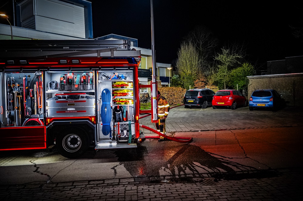 Schuur in achtertuin vliegt in brand, oorzaak onbekend