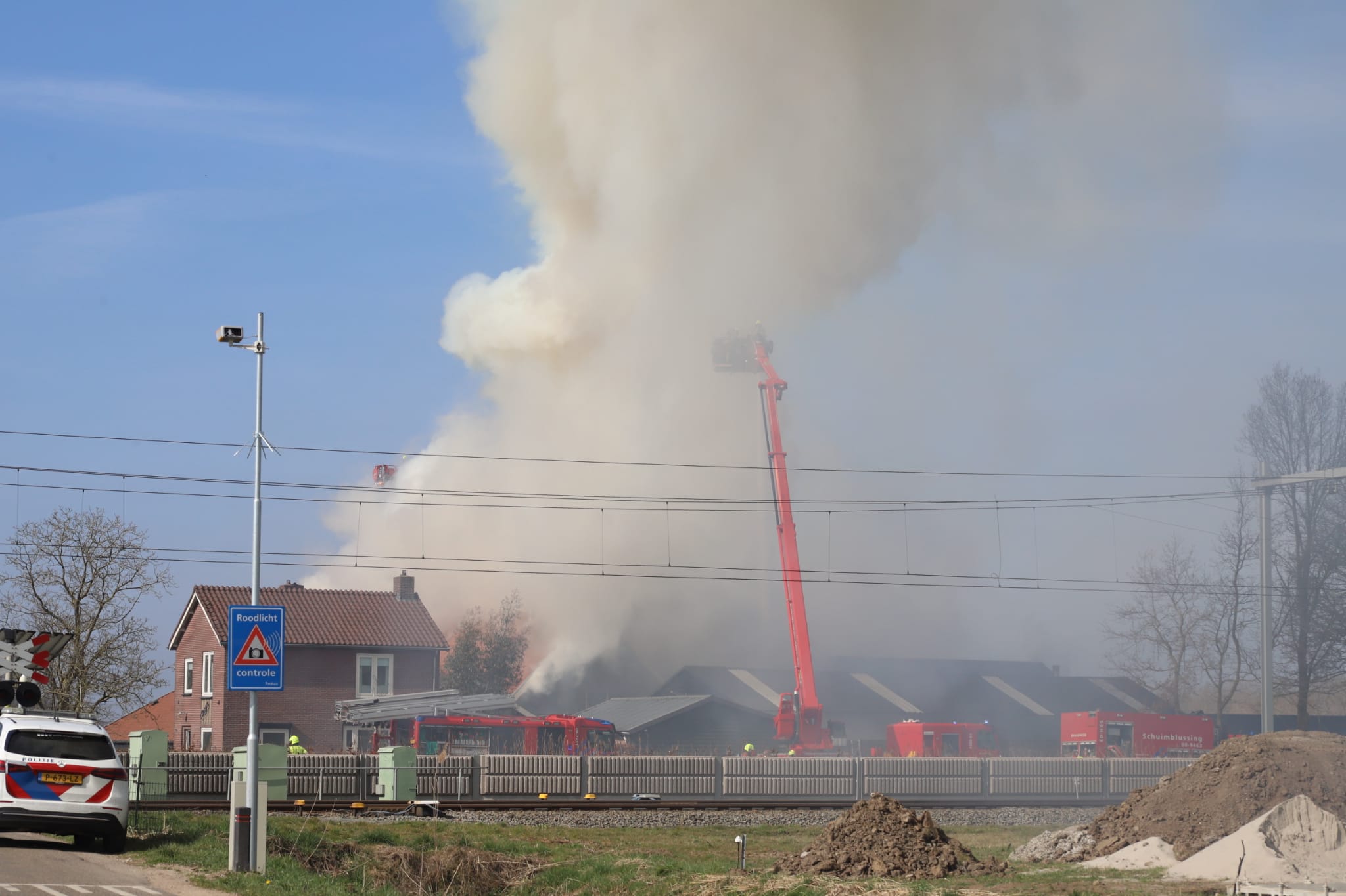 Grote brand uitgebroken op zorgboerderij in Tricht