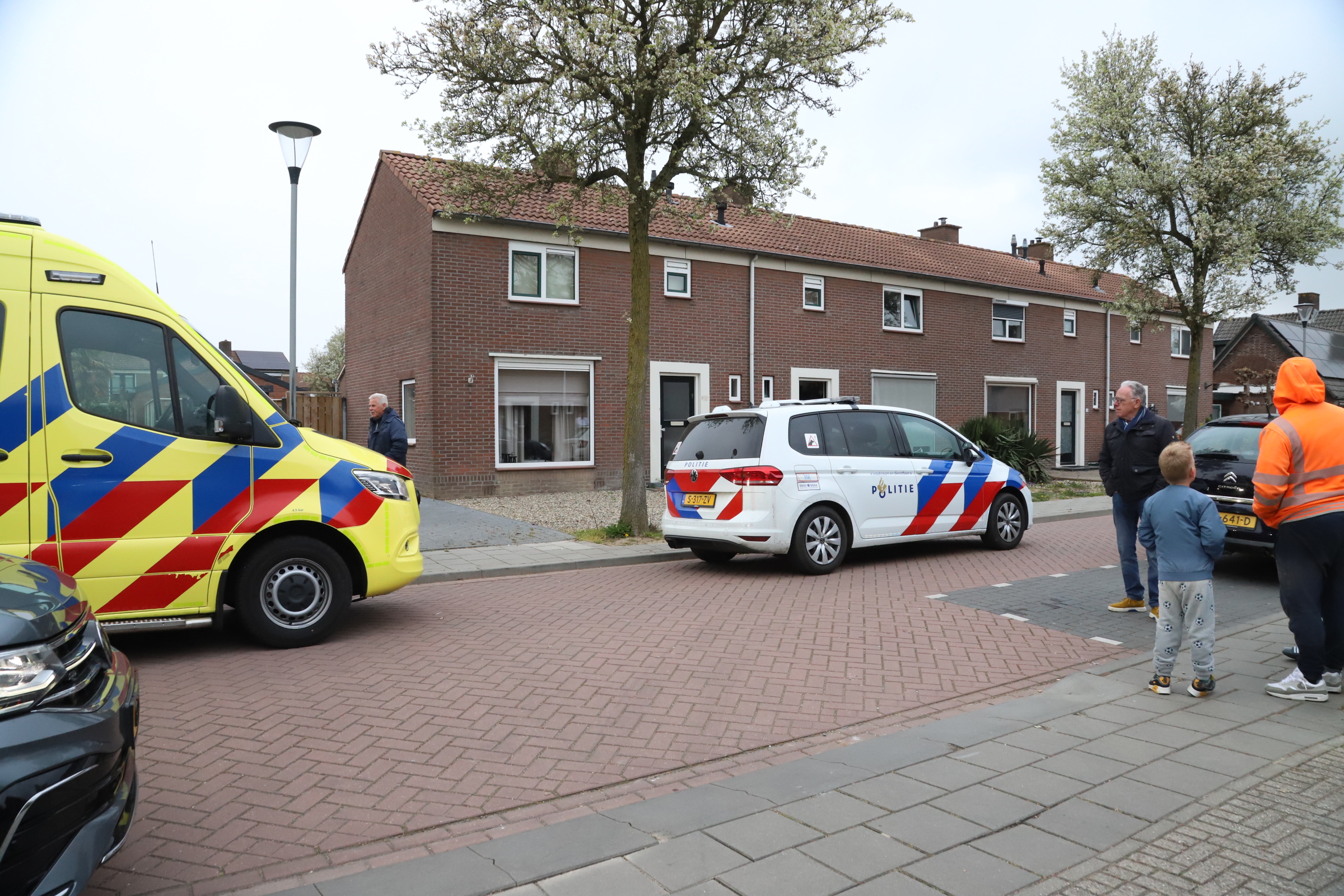 Vrouw gewond bij mogelijke steekpartij in woning