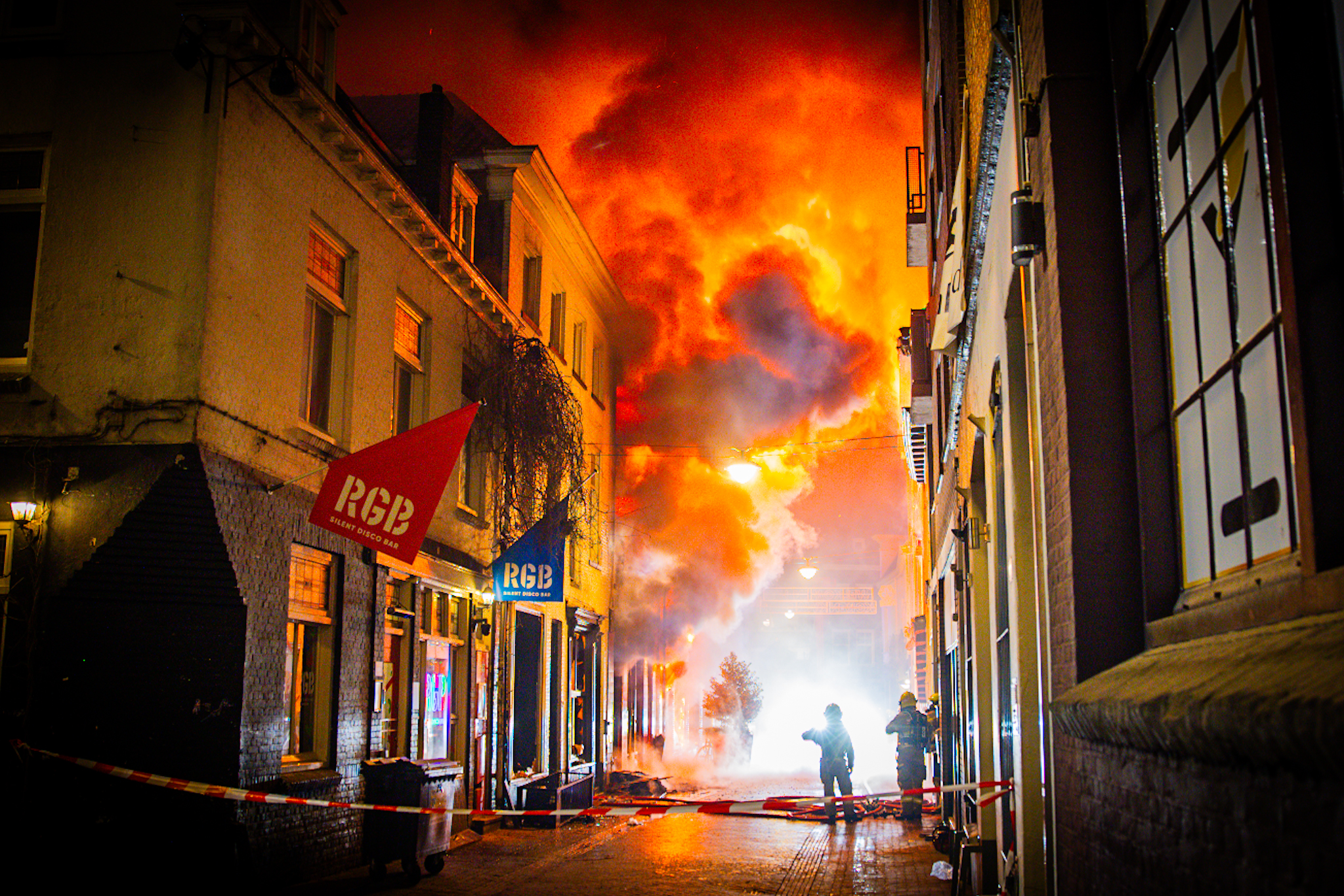 UPDATE:  Zeer grote brand in Arnhemse binnenstad: meerdere panden en woningen getroffen