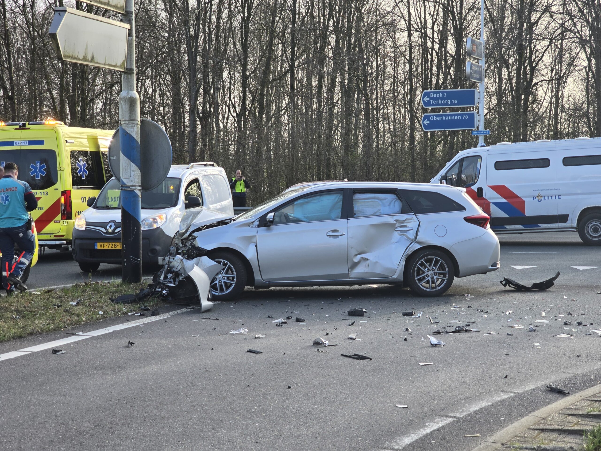 Meerdere gewonden bij zware aanrijding op kruising