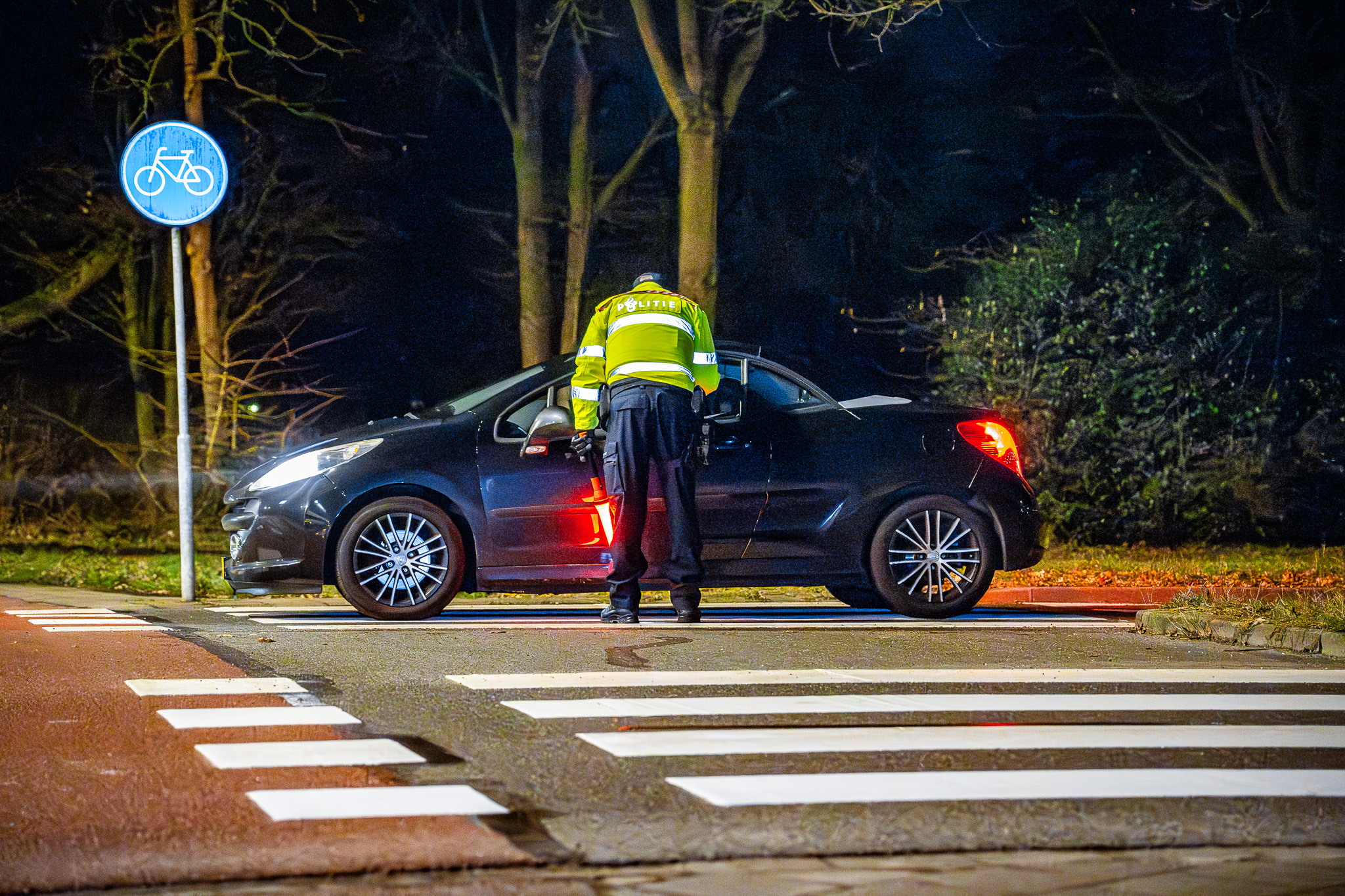 Uitgebreide alcoholcontrole op twee locaties gaat nog in de nacht door