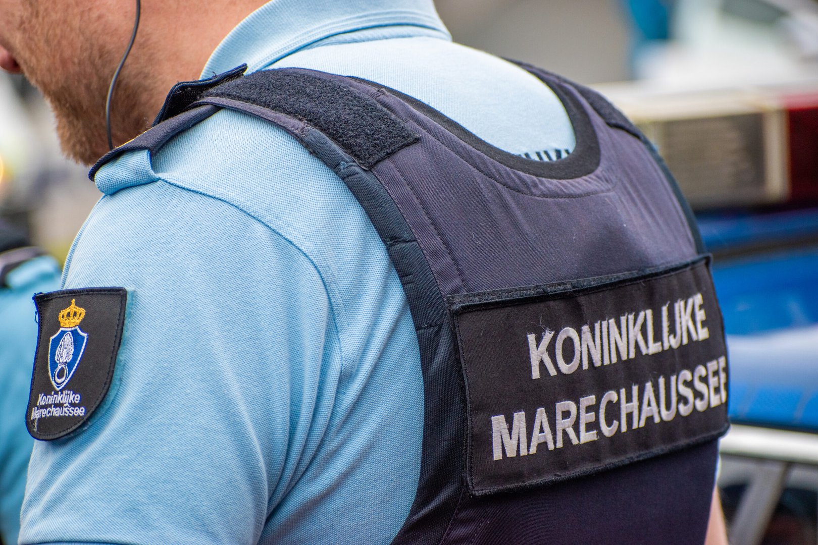 Buitenlandse militair zwaargewond bij parachutesprong op vliegveld