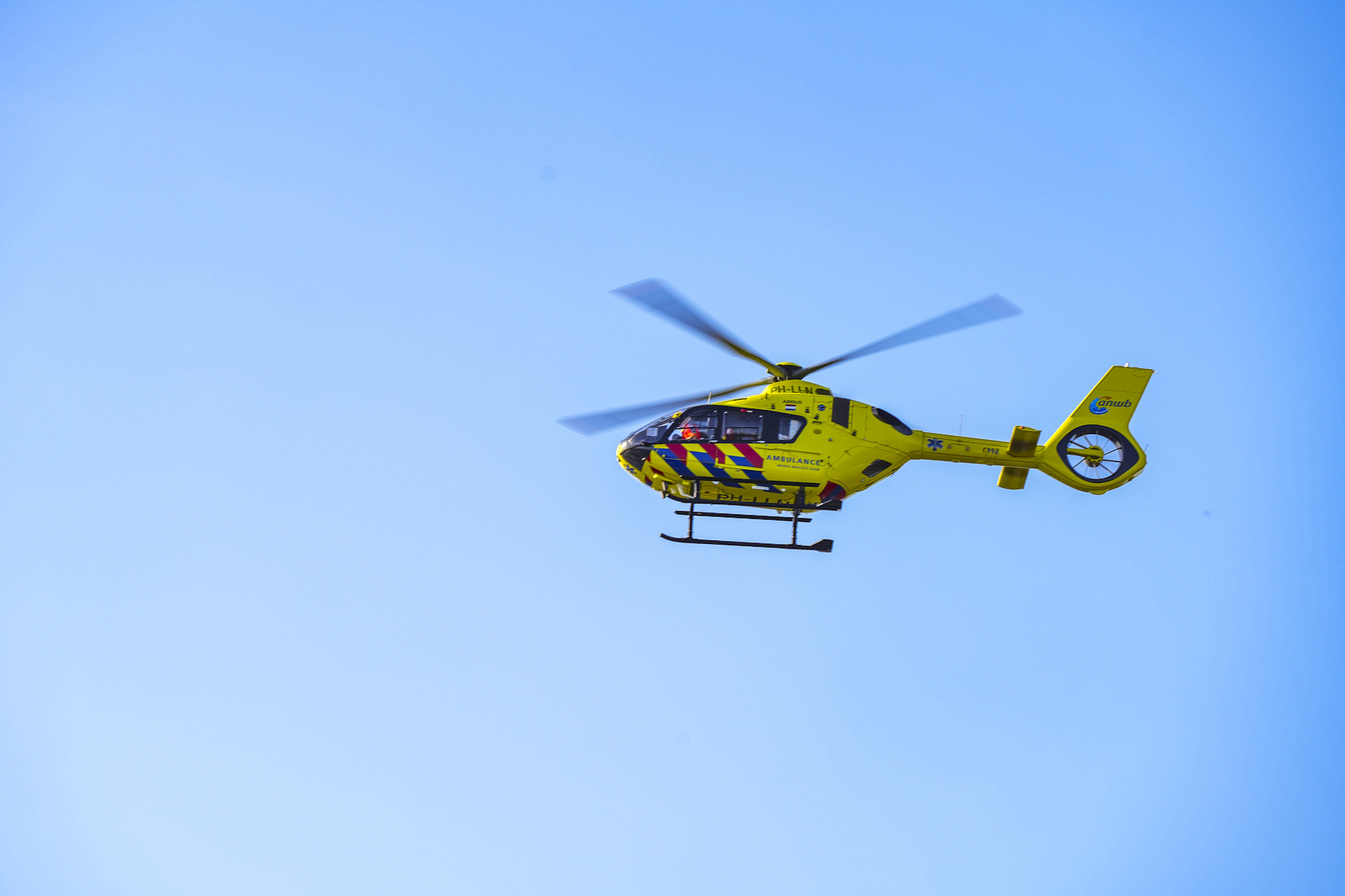 Fietser (84) overleden na aanrijding met busje