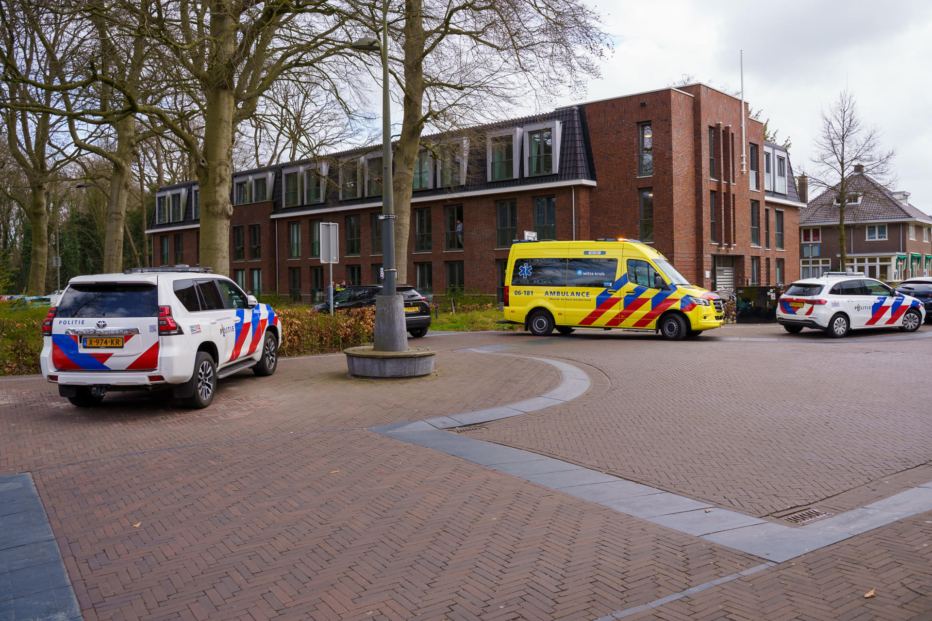 Man aangehouden na steekincident, vrouw lichtgewond