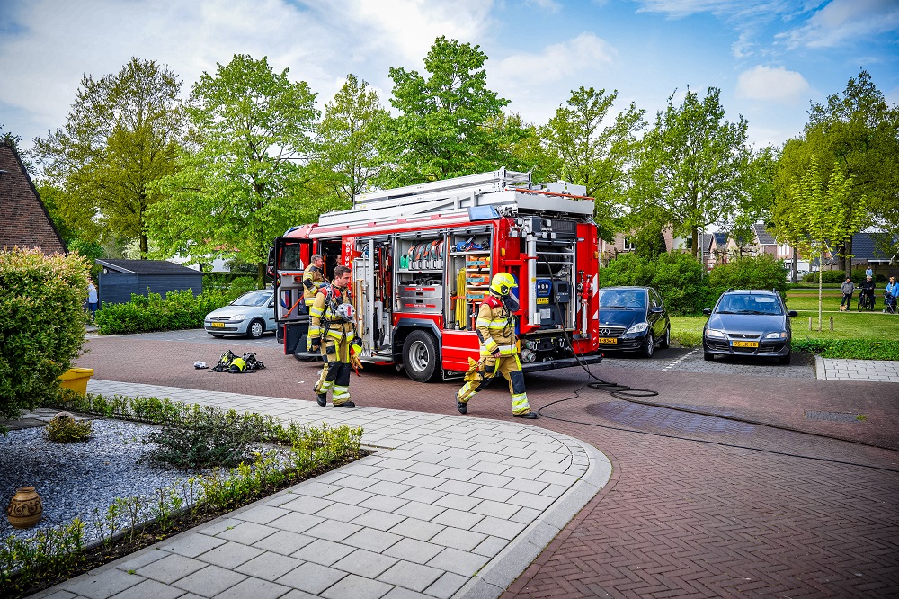 Stoel vliegt in brand in woonkamer