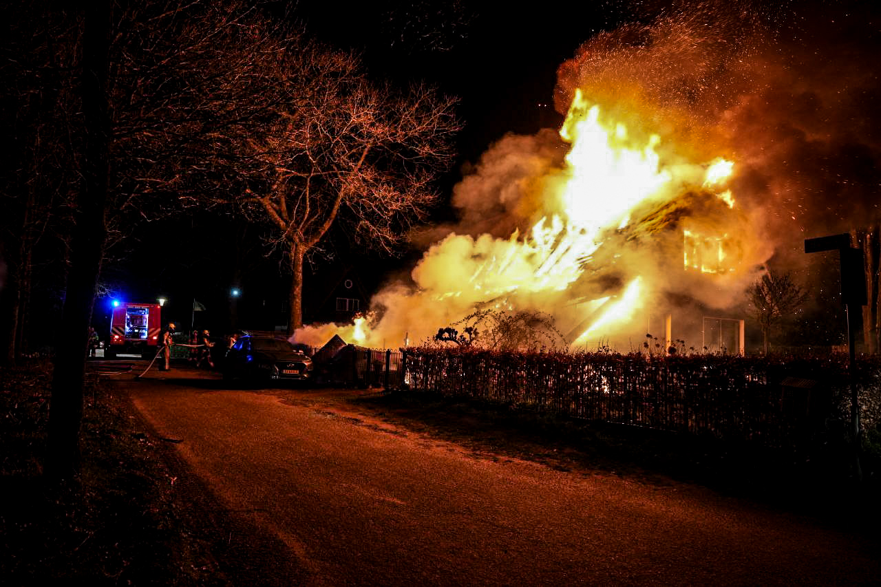Woning van echtpaar verwoest door uitslaande brand