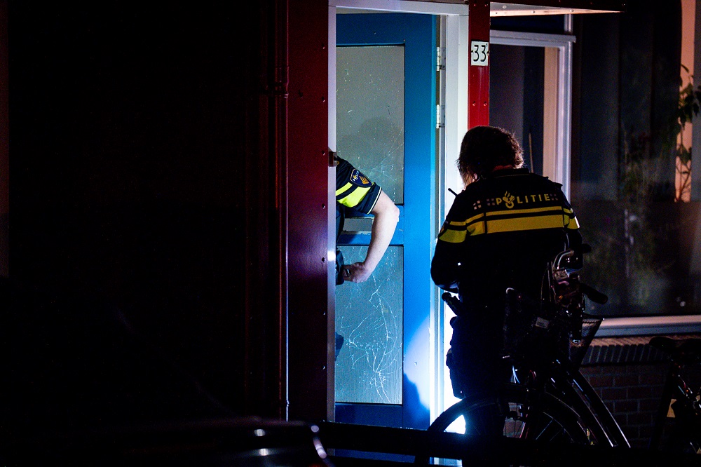 Explosie bij voordeur van huis in Dieren