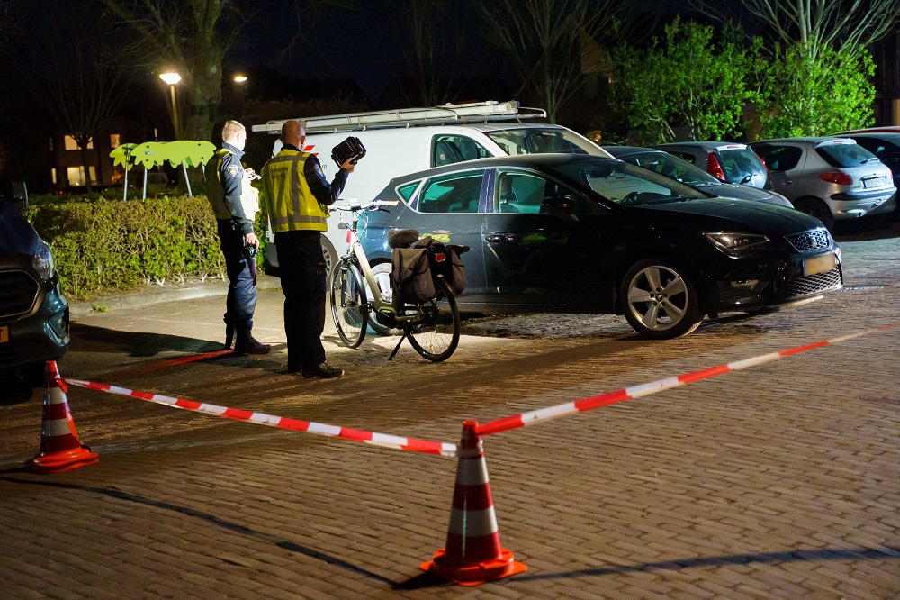 Oudere vrouw valt van fiets, politie doet groots onderzoek