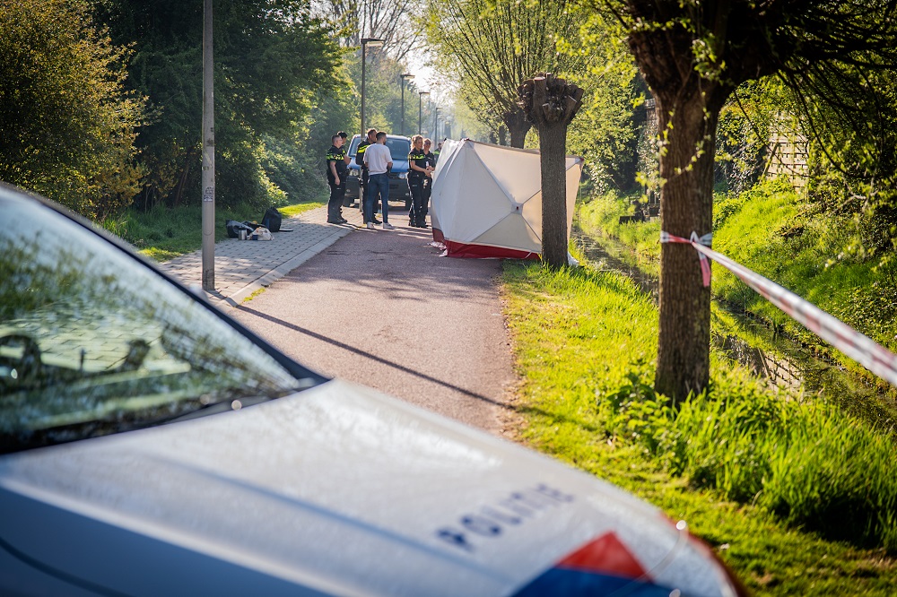 Overleden persoon aangetroffen in sloot in Arnhem