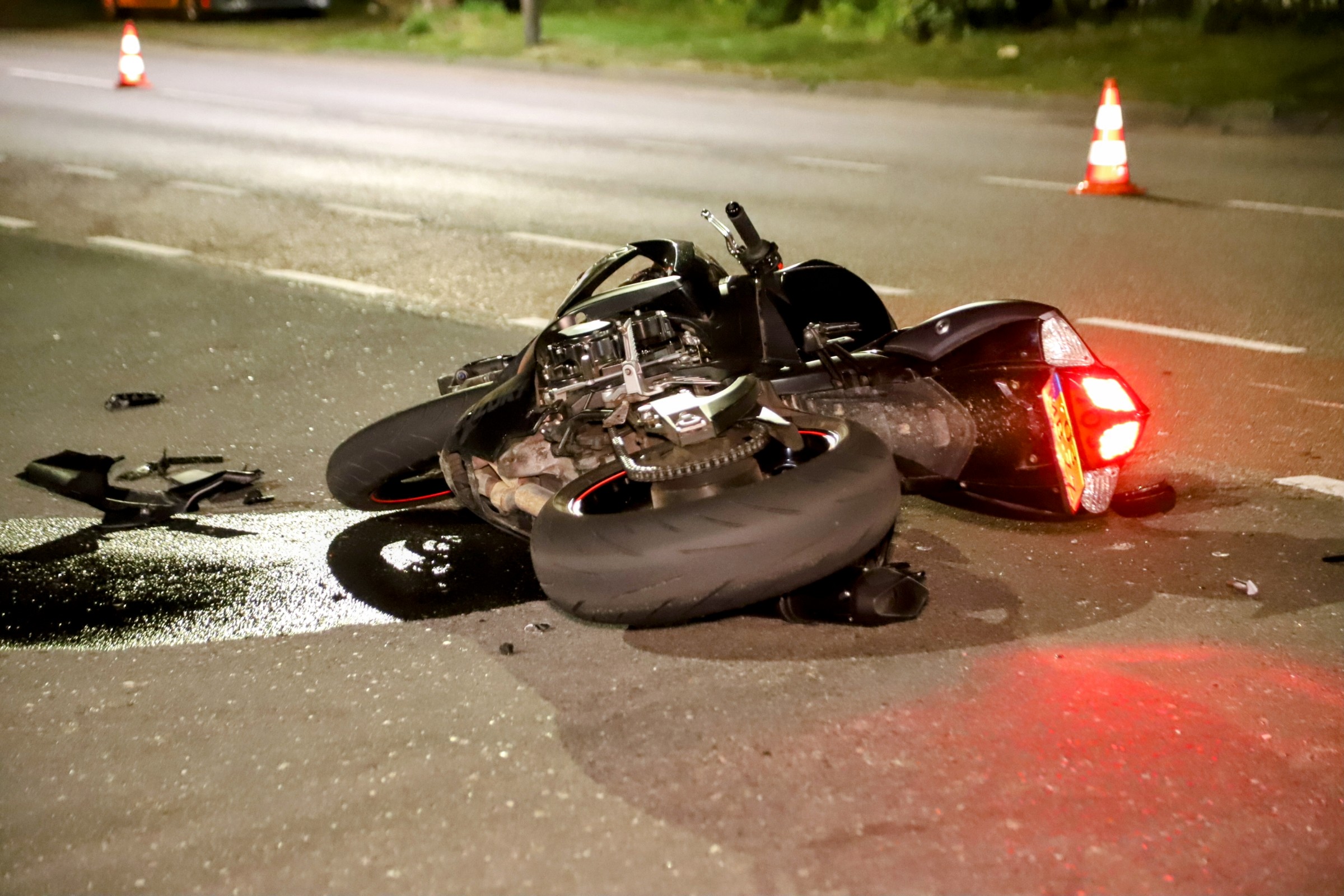 Motorrijder gewond na botsing tegen auto