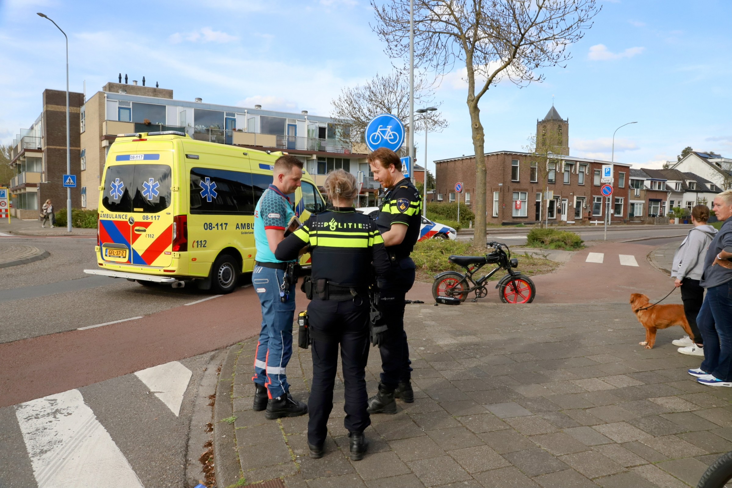 Meisje op fatbike gewond na botsing met auto op rotonde