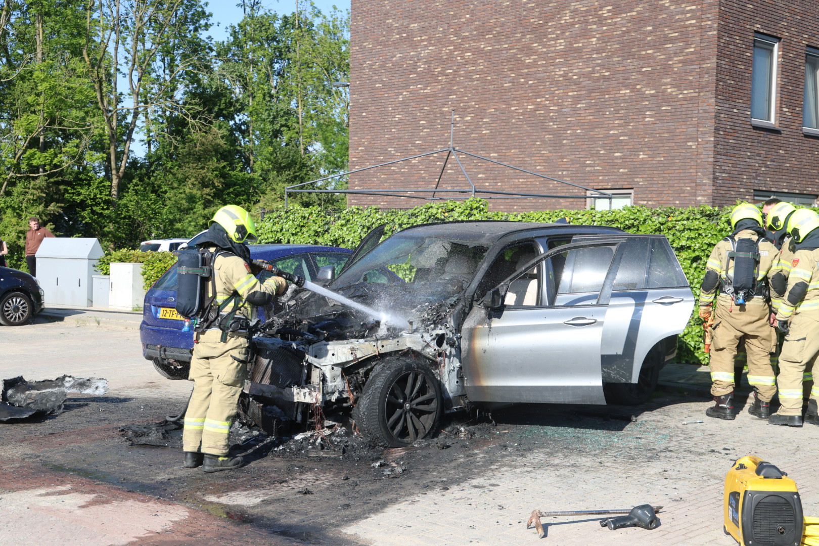 Auto op klaarlichte dag in brand gestoken in Arnhem