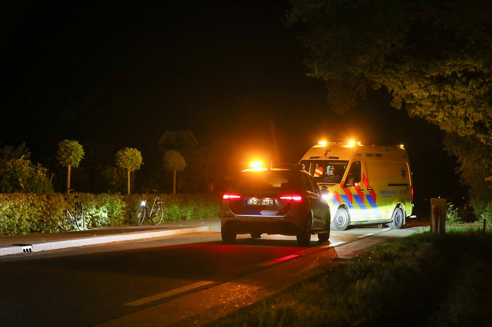 Fietser lelijk ten val tijdens draaien van sigaret