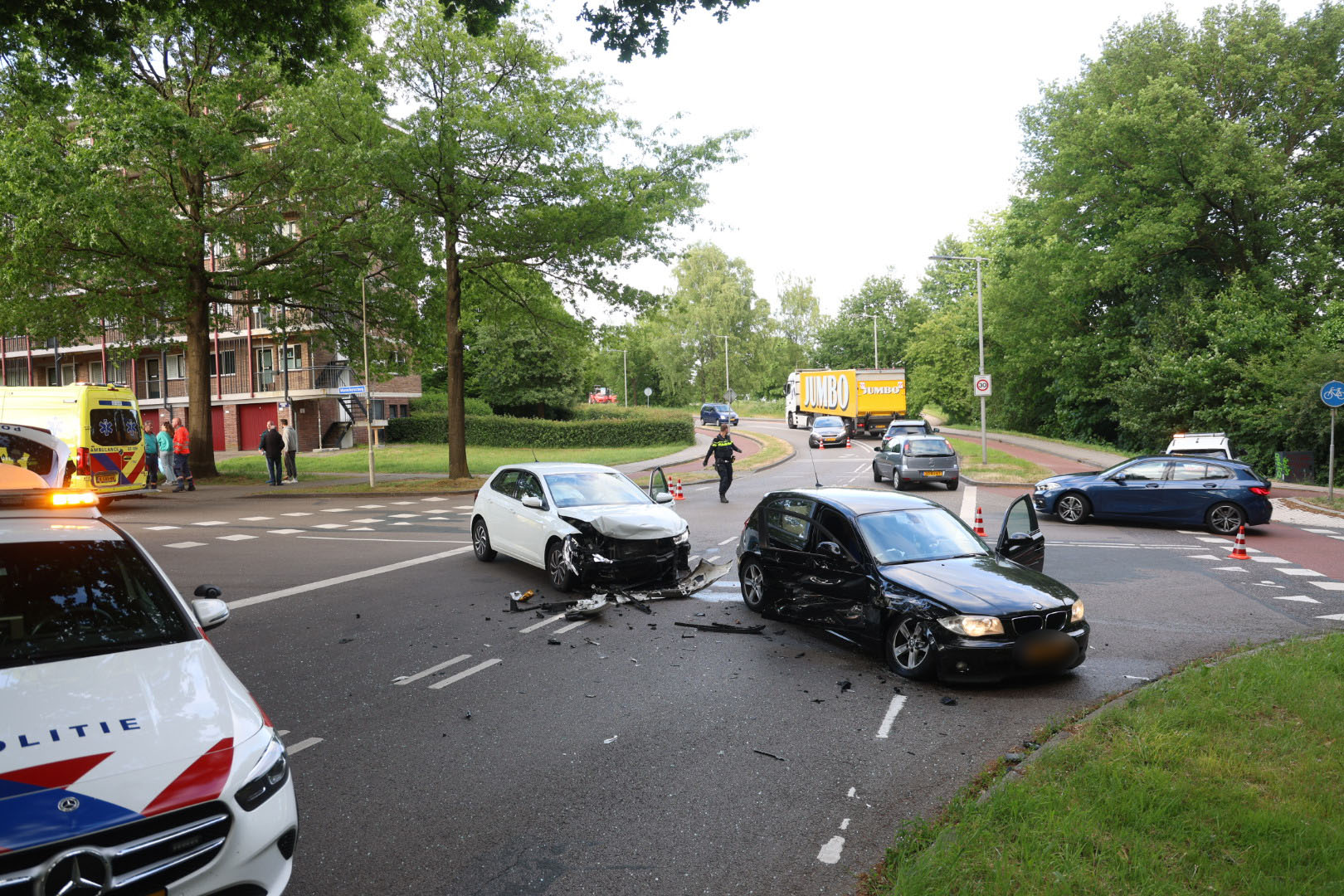 Gewonde en veel schade bij ongeluk beruchte kruising Arnhem