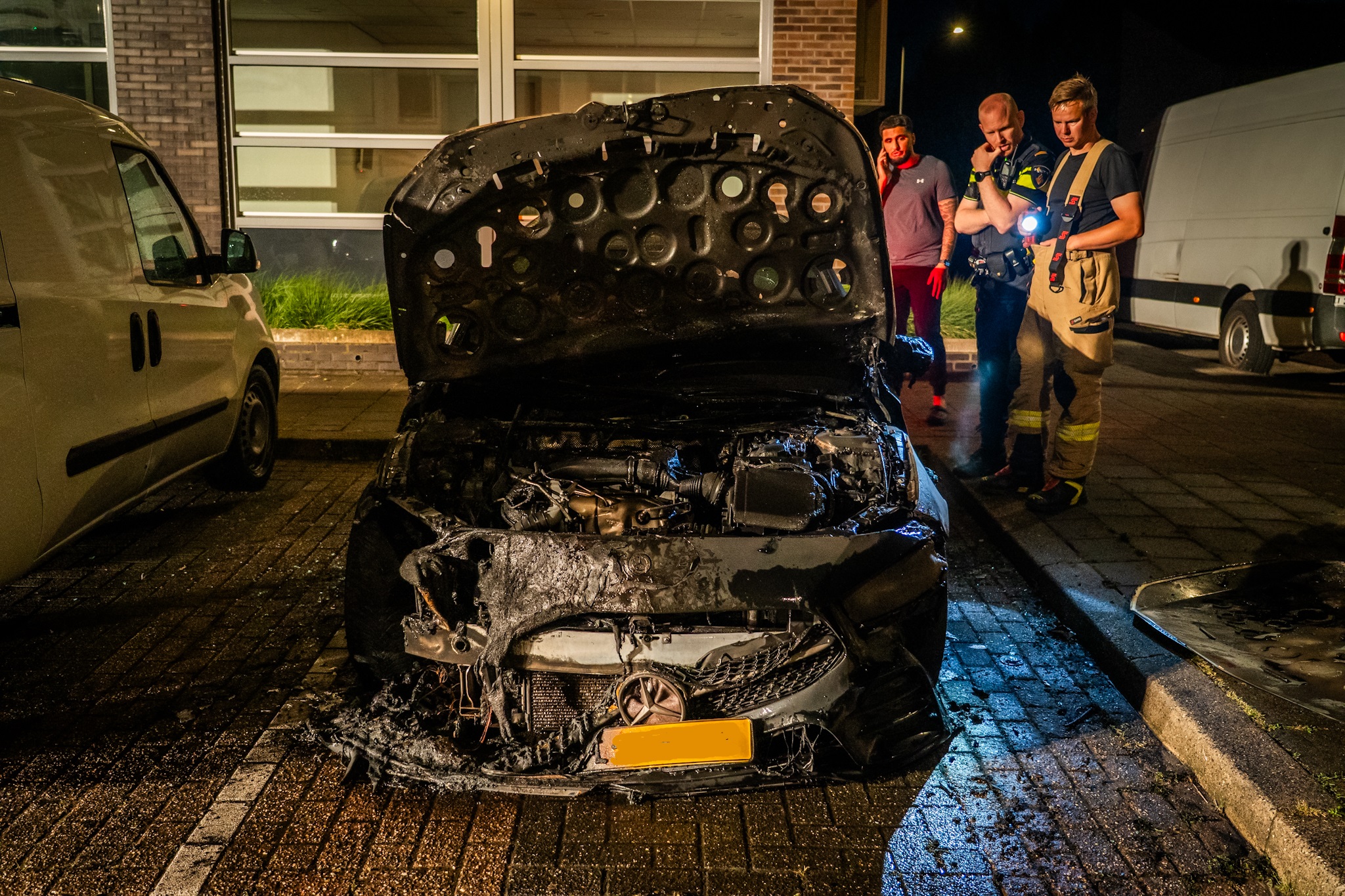 Opnieuw autobrand in Arnhem, Mercedes uitgebrand