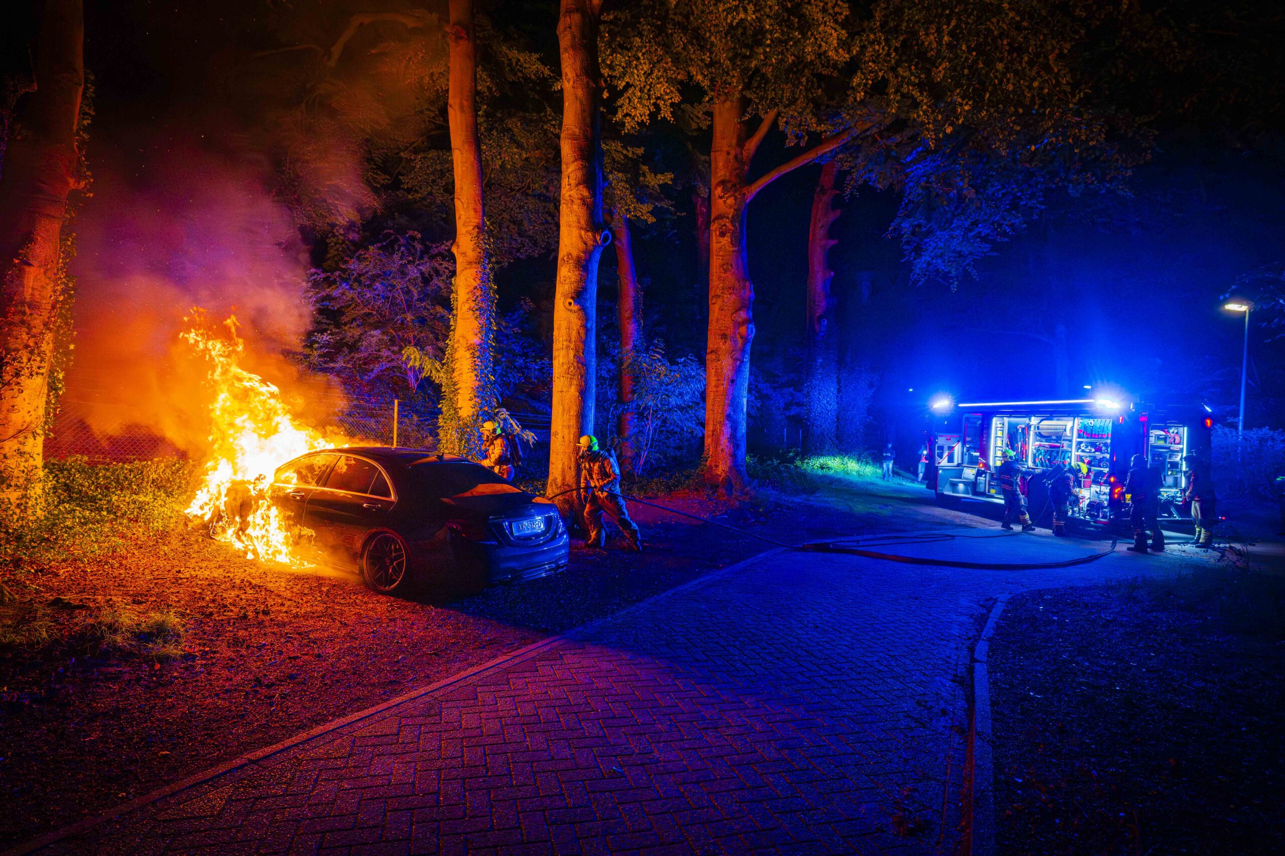 Dure auto gaat in vlammen op