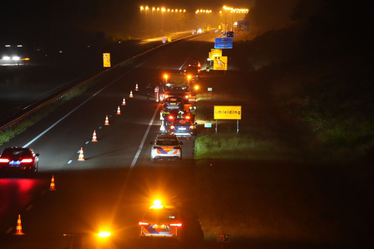 Stukken beton op de weg zorgen voor flinke schade