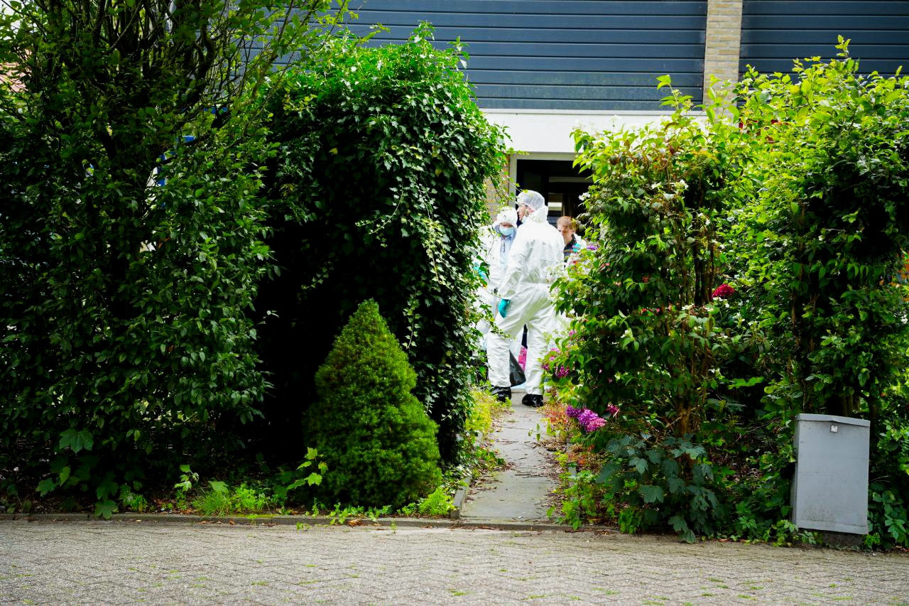 Baby overleden in woning, politie doet onderzoek