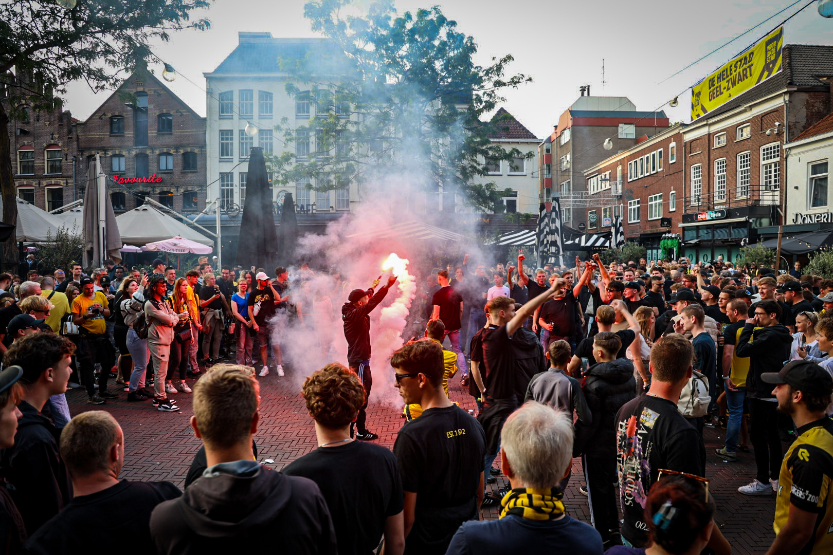 Arnhem kleurt geel-zwart voor Vitesse