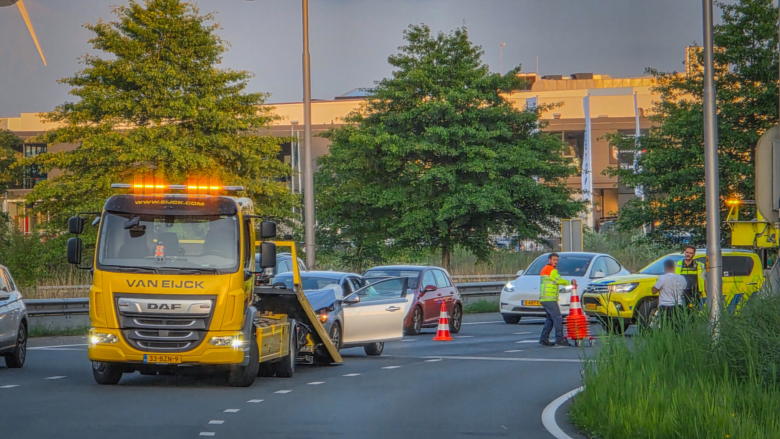 Ongeval tussen twee auto’s veroorzaakt verkeershinder