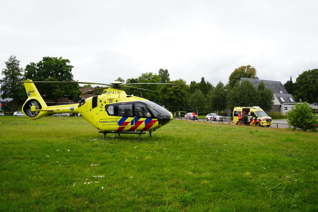 Verwarde naakte man zwaargewond na val van muur