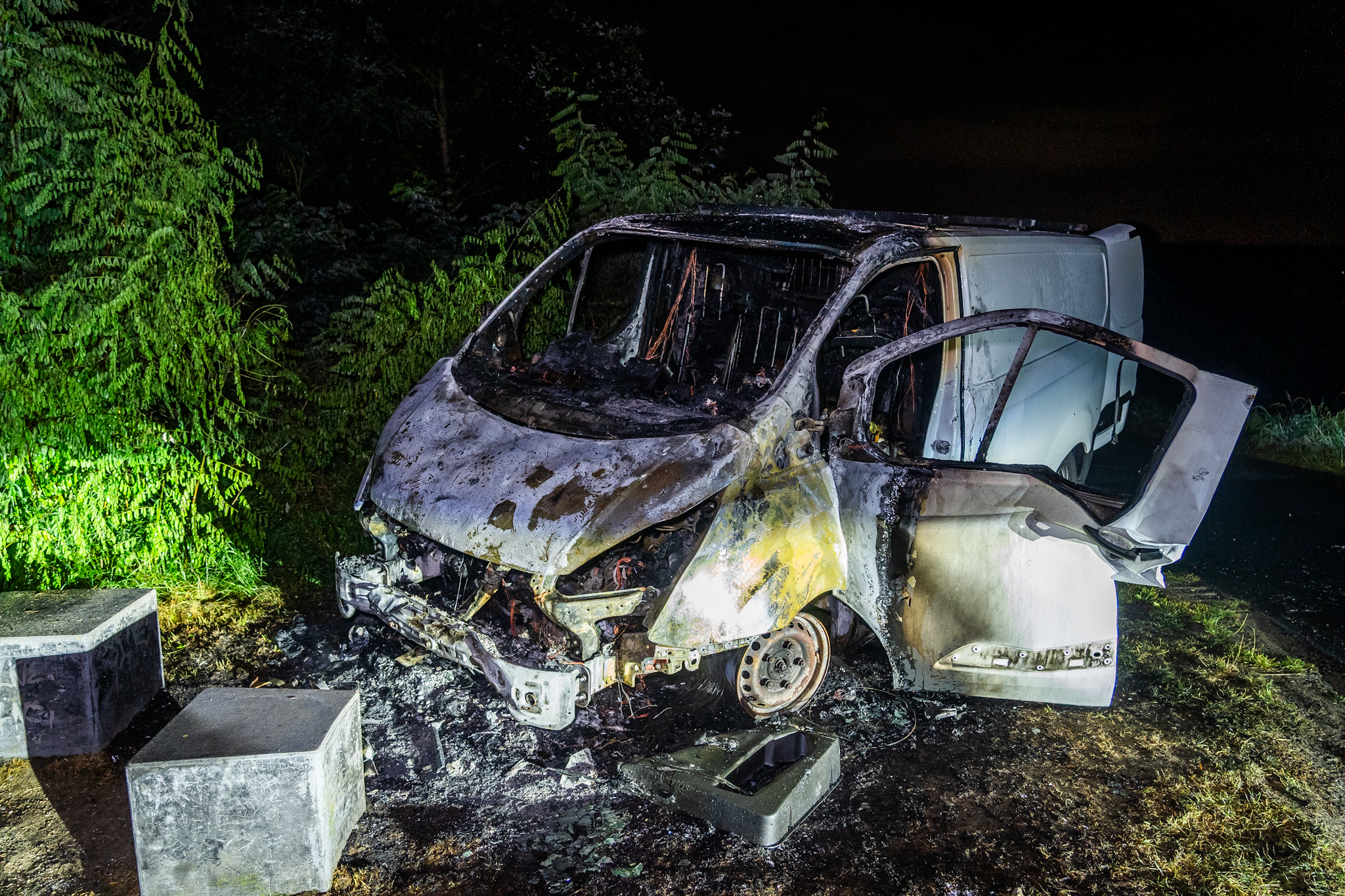 Bestelbus uitgebrand in Arnhem, politie onderzoekt herkomst