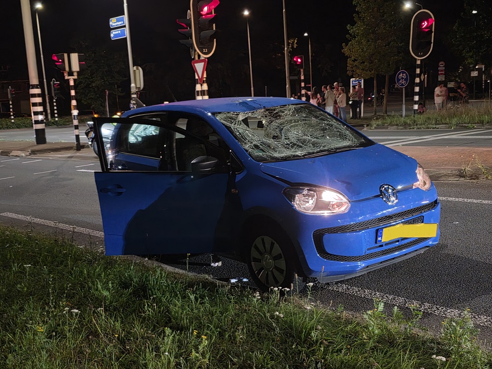 Fietser ernstig gewond na botsing, traumahelikopter geland