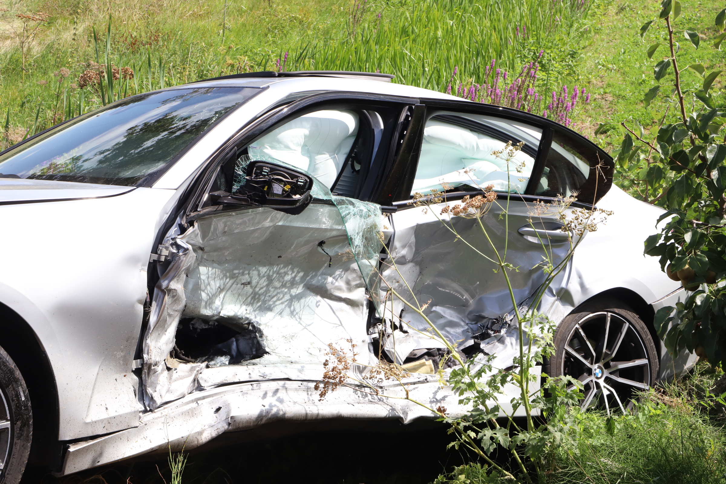 Twee zwaargewonden door botsing op kruising