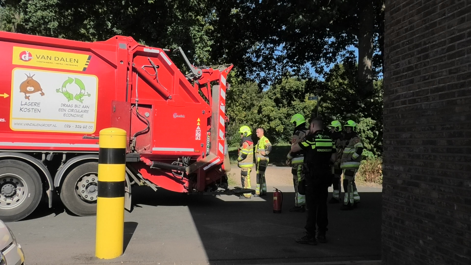 Brandlucht in vuilniswagen zorgt voor inzet brandweer