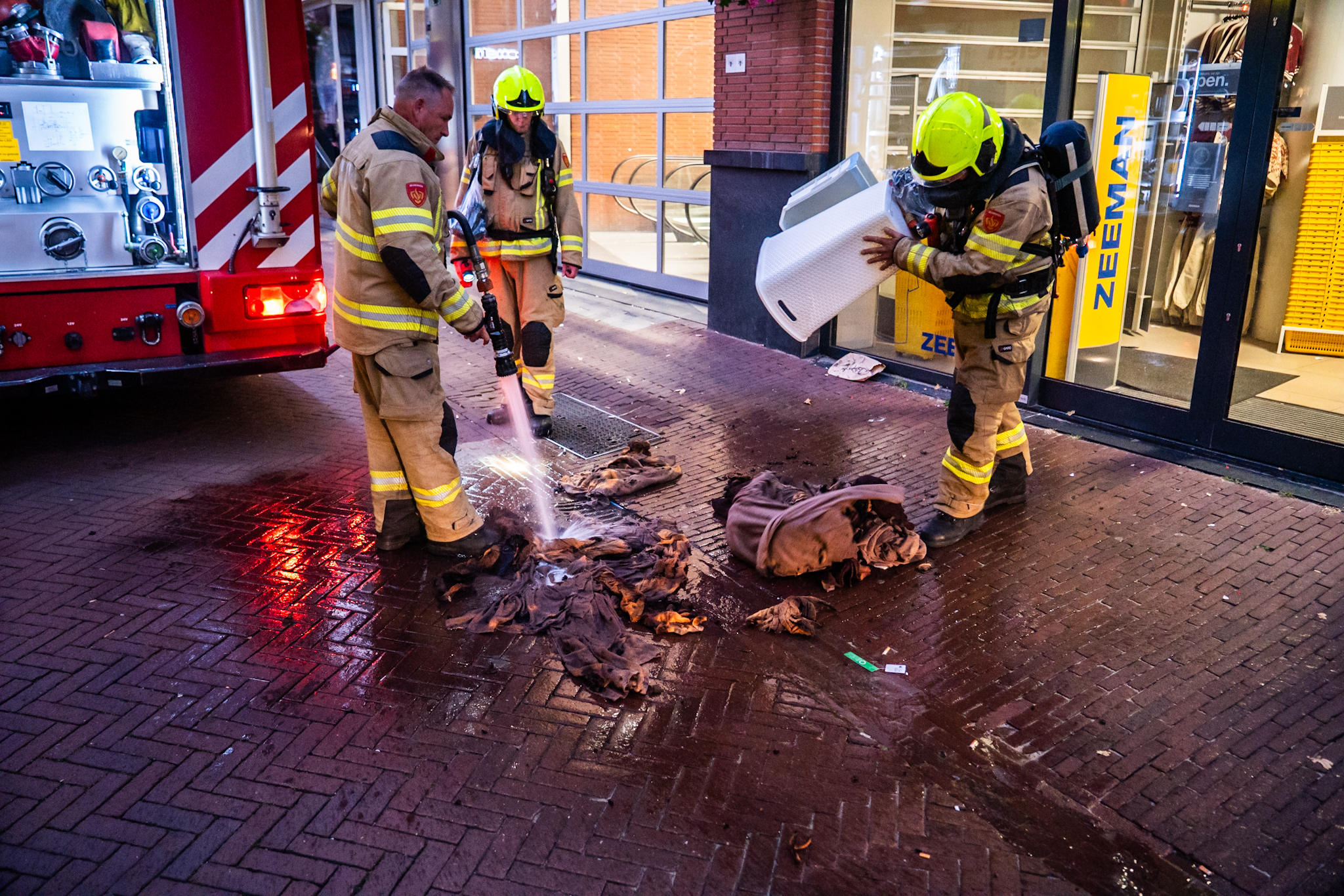 Stapels handdoeken vangen vlam bij City Spa