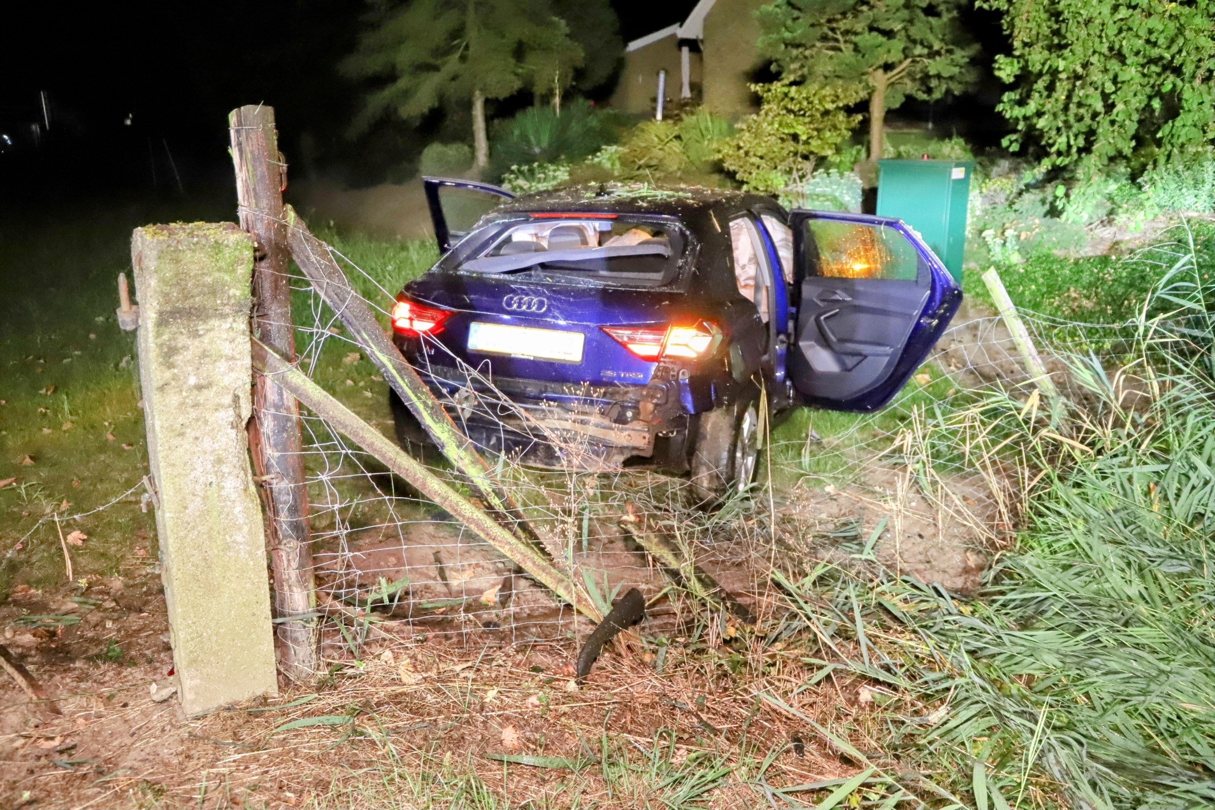 Auto slaat over de kop, bestuurder aangehouden