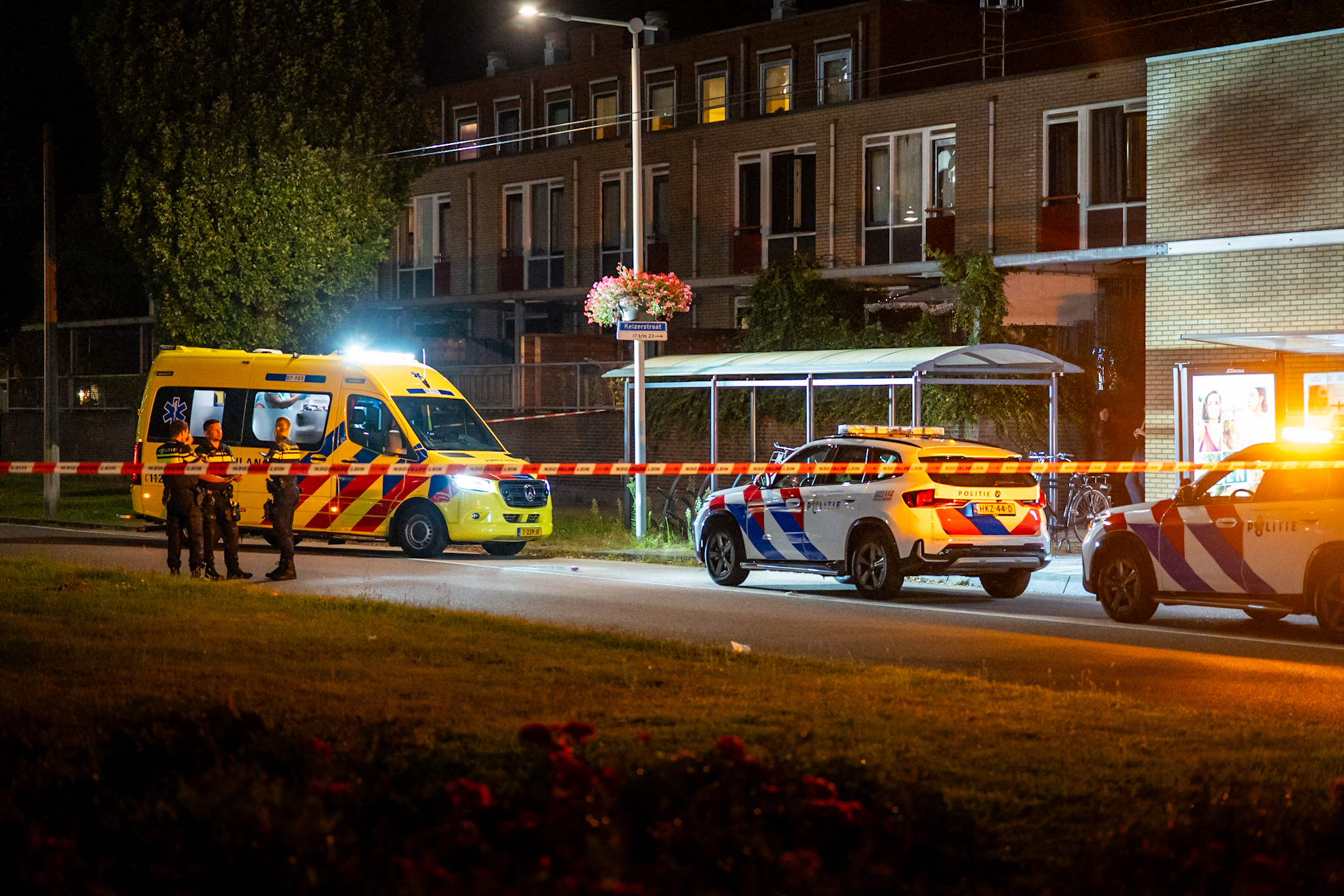 Man (52) gewond bij gewelddadige mishandeling met slagwapen bij bushalte