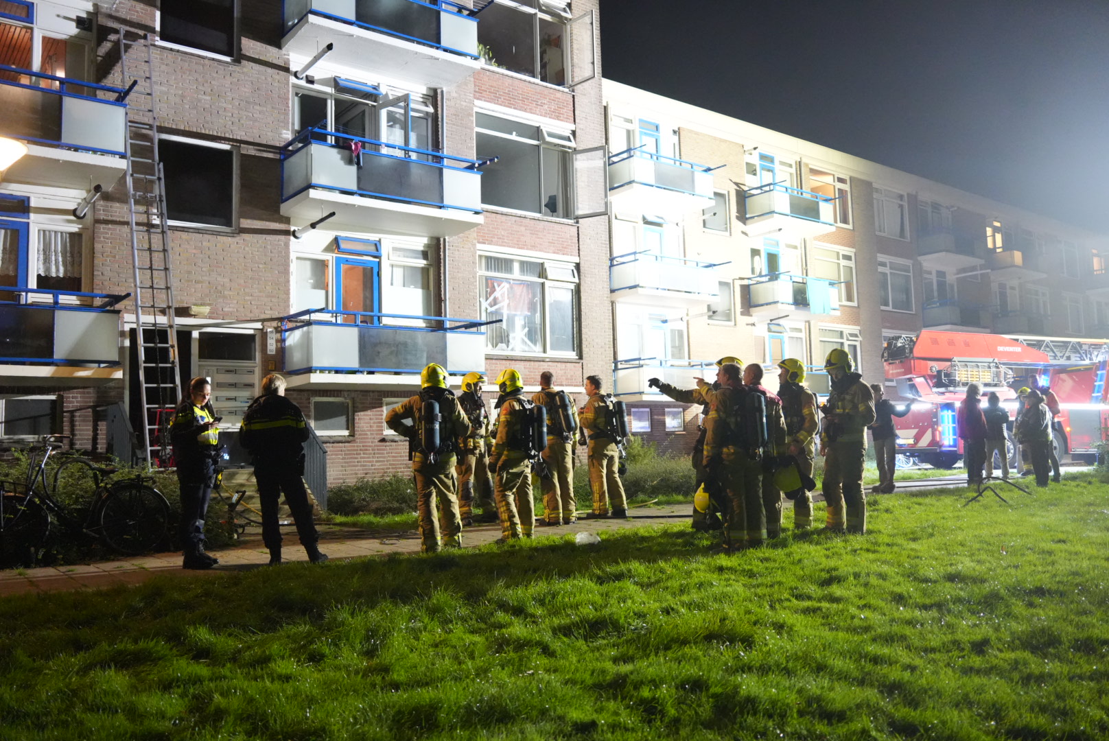 Bewoners van appartementencomplex geëvacueerd door brand in kelderbox