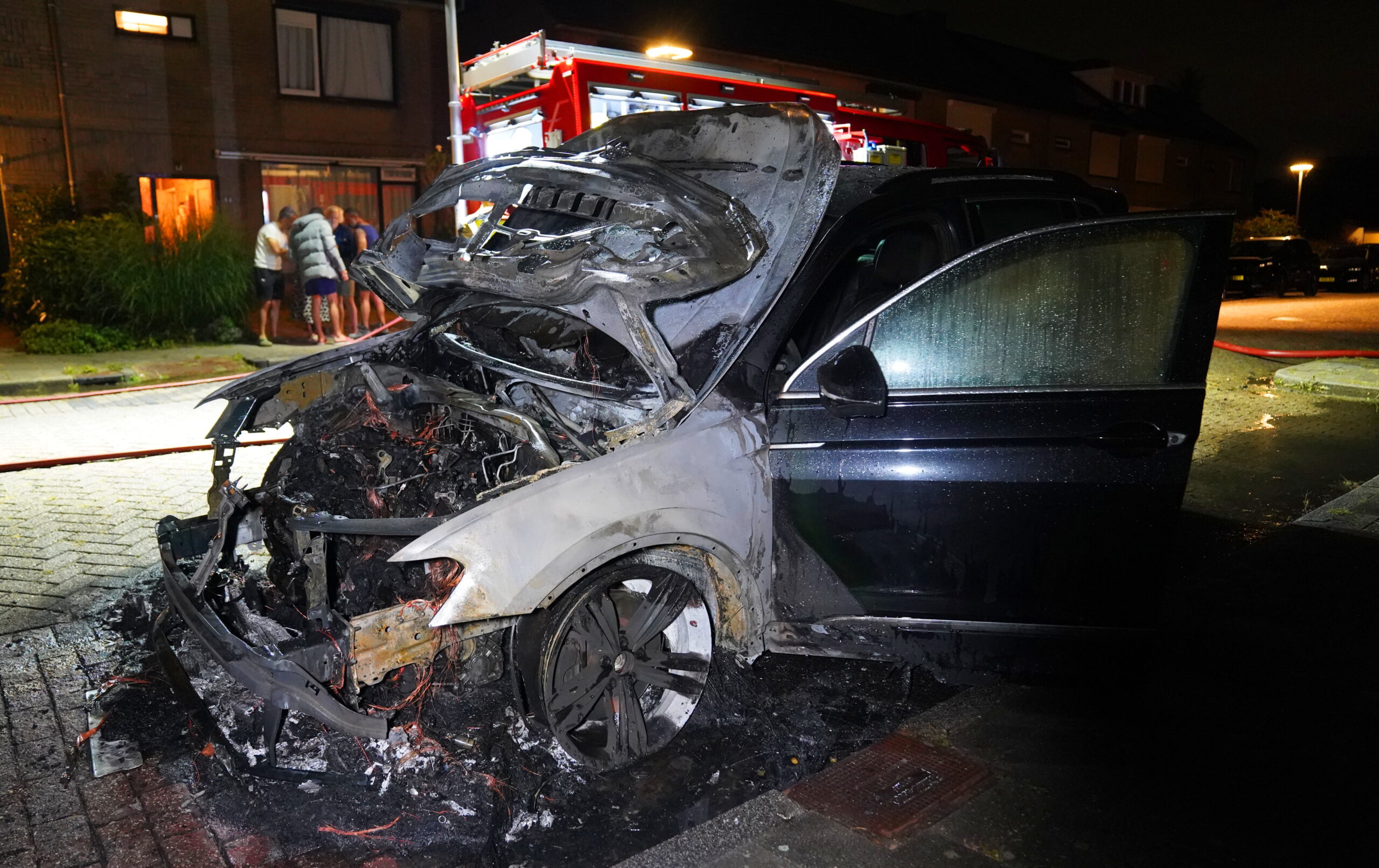 Auto uitgebrand, vermoedelijk brandstichting