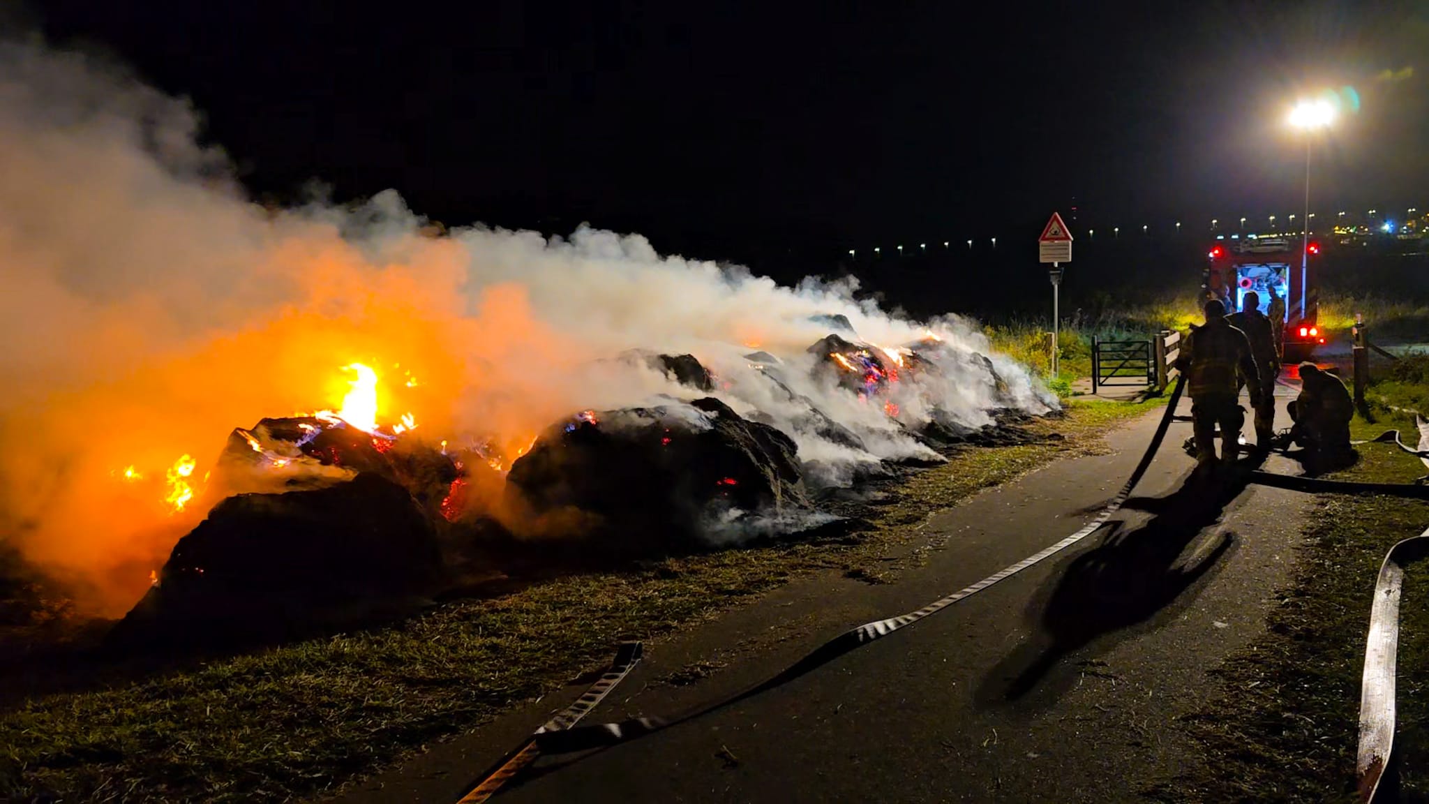 Stankoverlast in Arnhem door brandende berg maaisel